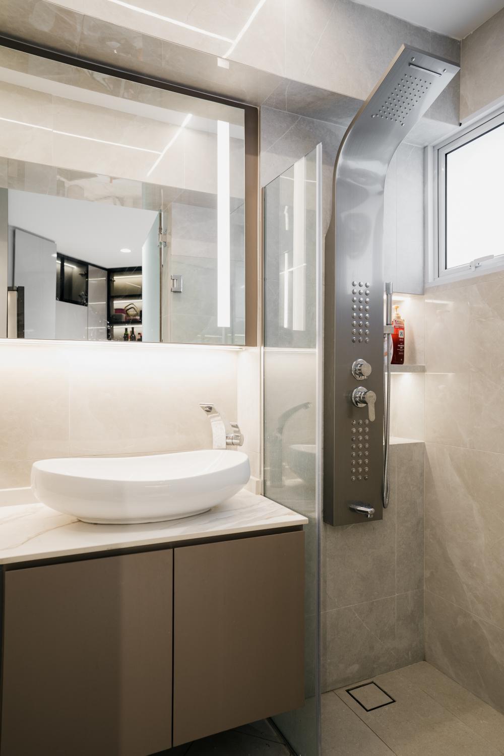 Contemporary Bathroom with Homogeneous Tiles and Mirror