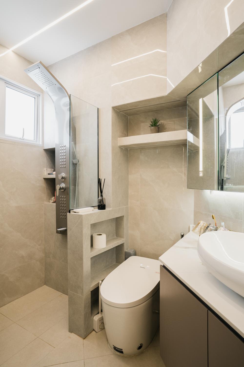 Contemporary Bathroom with Rainshower and Bathroom Accessories