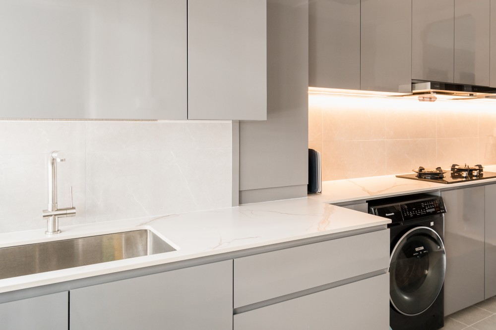 Minimalist Kitchen with Countertop and Homogeneous Tiles