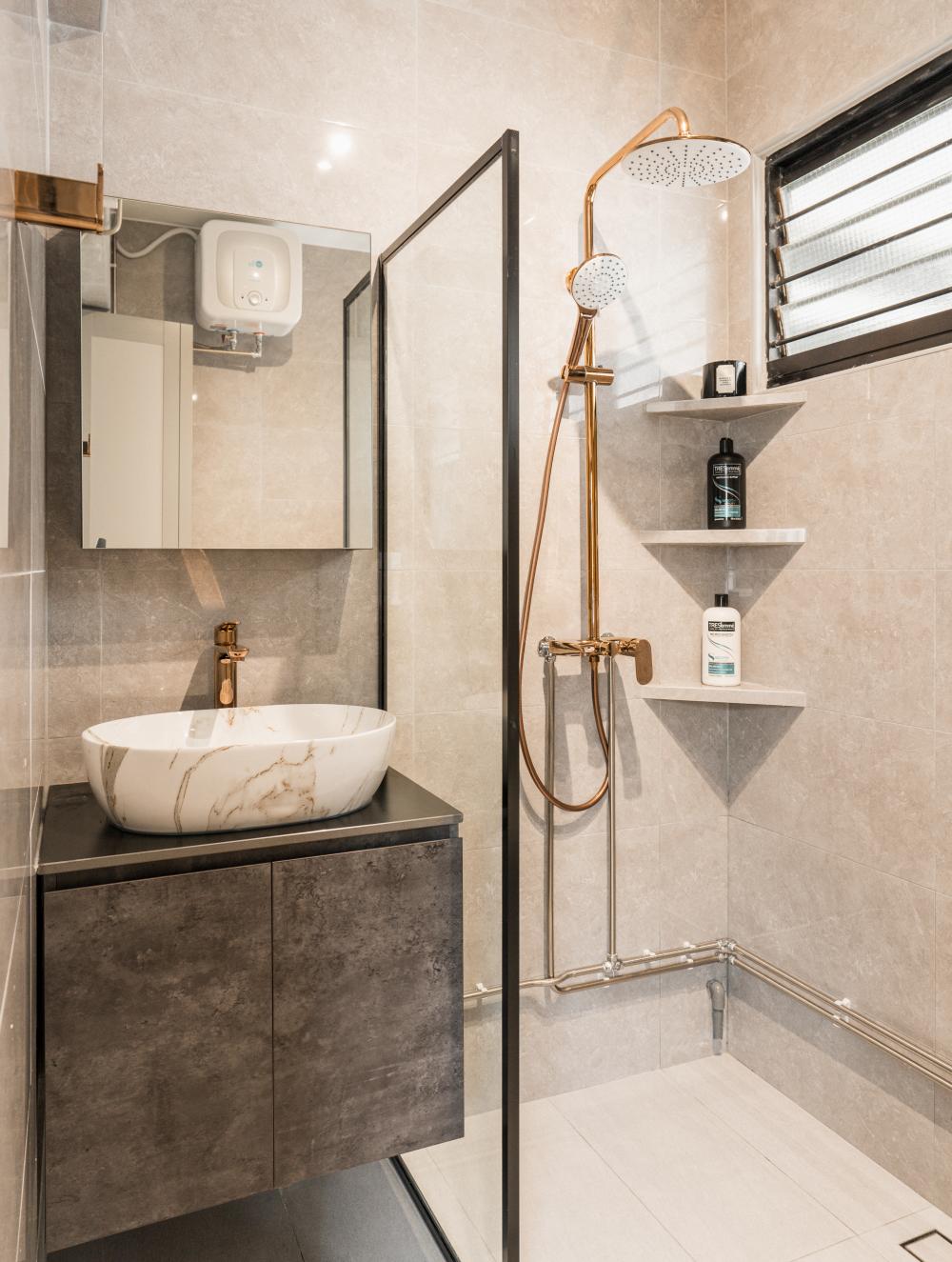 Minimalist Bathroom with Homogeneous Tiles and Mirror