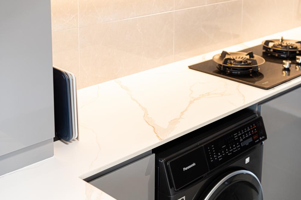 Minimalist Kitchen with Countertop and Homogeneous Tiles