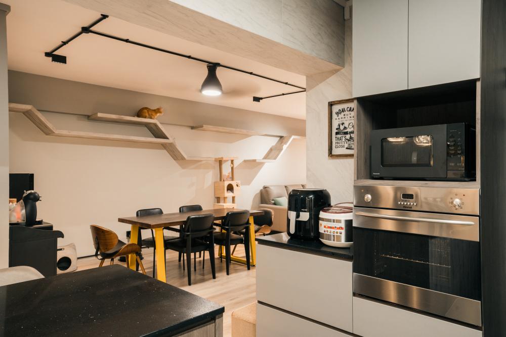 Industrial Kitchen with Breakfast Counter and Dining Table