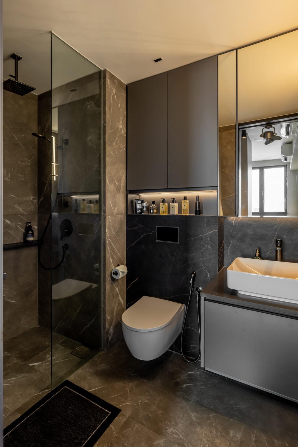Modern Bathroom with Homogeneous Tiles and Mirror