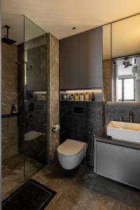 Modern Bathroom at Irwell Hill Residences Condo