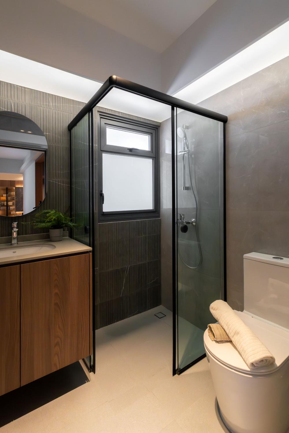 Contemporary Bathroom with Mirror and Bathroom Storage