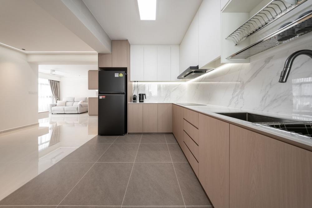 Contemporary Kitchen with Countertop and Open Kitchen