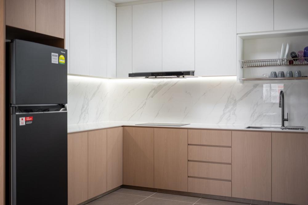Contemporary Kitchen with Countertop and Homogeneous Tiles