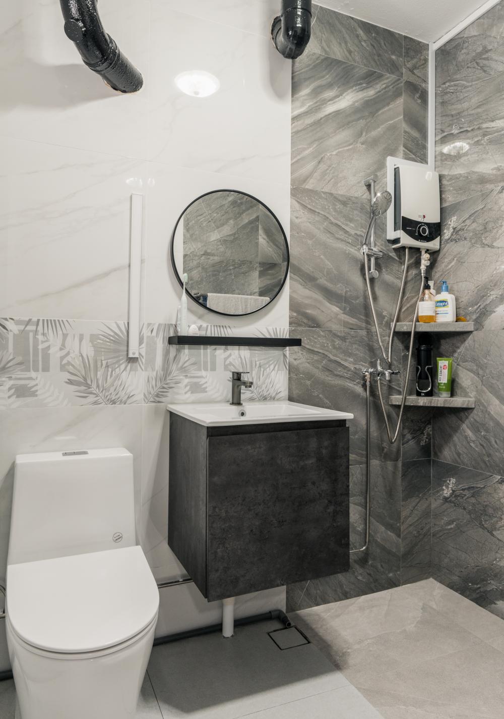 Contemporary Bathroom with Homogeneous Tiles and Mirror