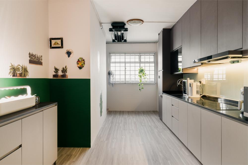 Contemporary Kitchen with Countertop and Vinyl Flooring