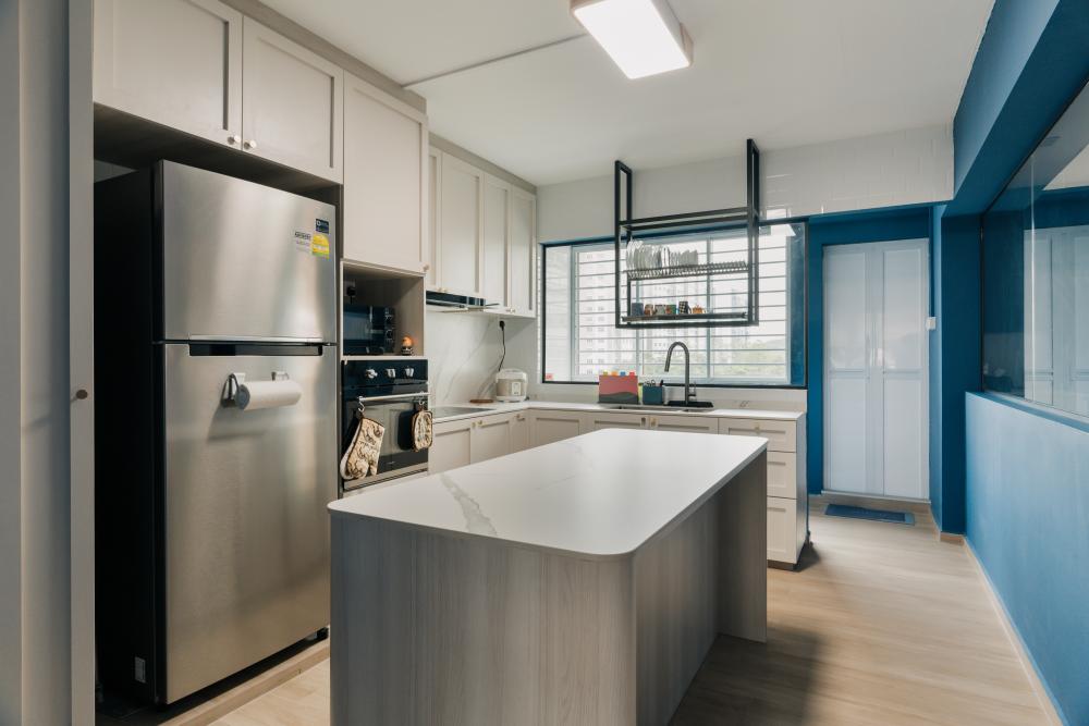 Modern Kitchen with Vinyl Flooring and Kitchen Window