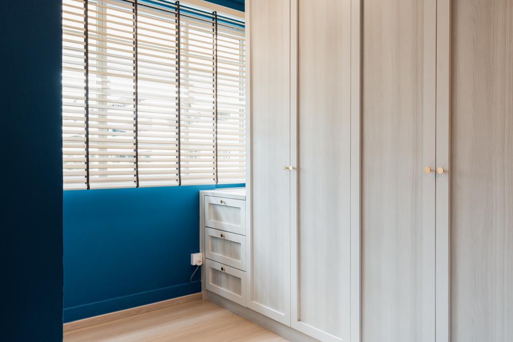Modern Bedroom with Bookshelf and Wardrobe
