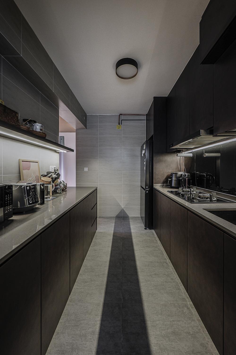 Scandinavian Kitchen with Homogeneous Tiles and Open Kitchen