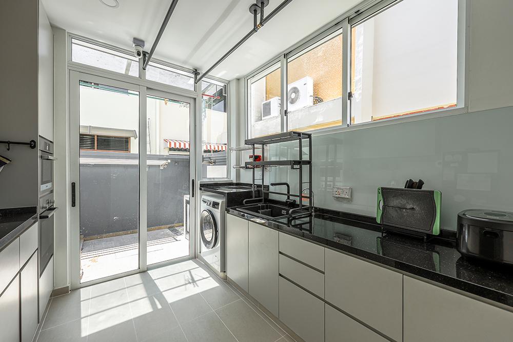 Modern Kitchen with Countertop and Kitchen Cabinets