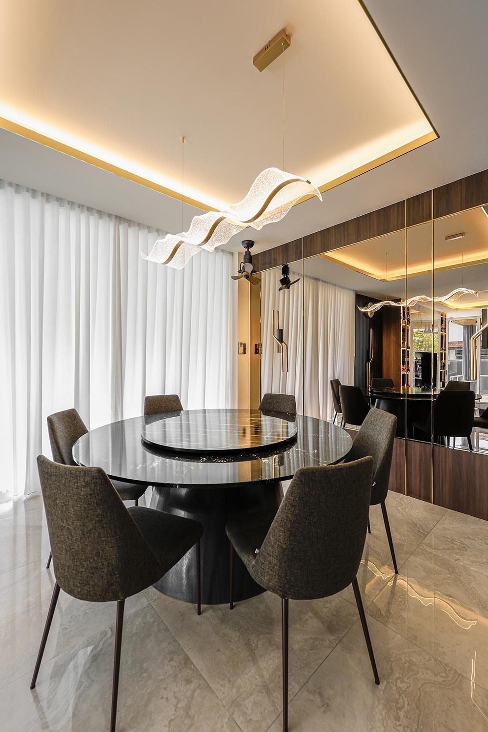 Modern Dining Room with Mirror and Cove Lighting