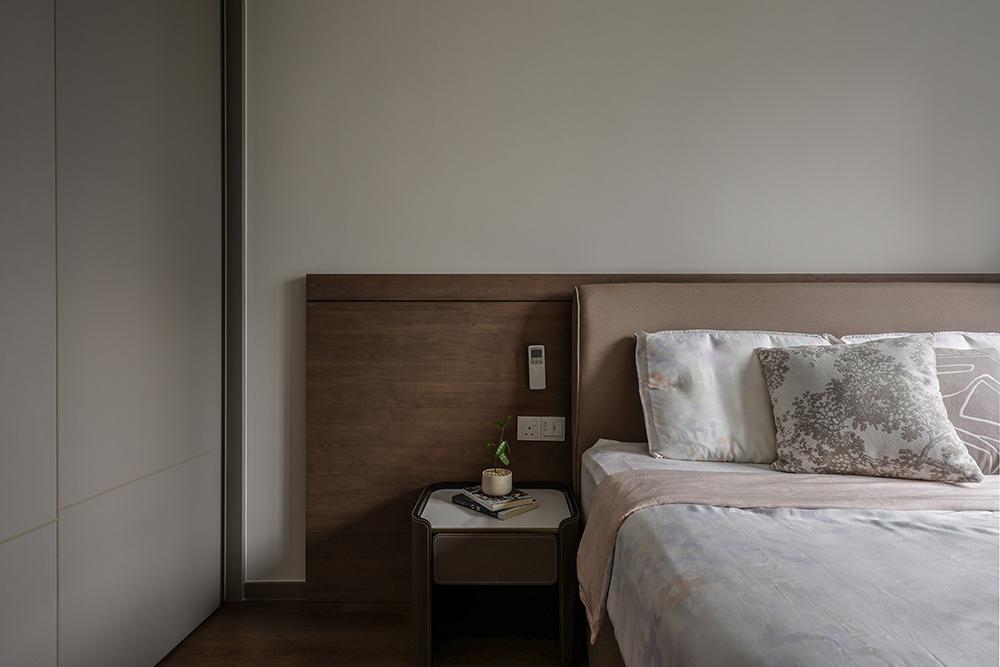 Modern Bedroom with Feature Wall and Houseplants