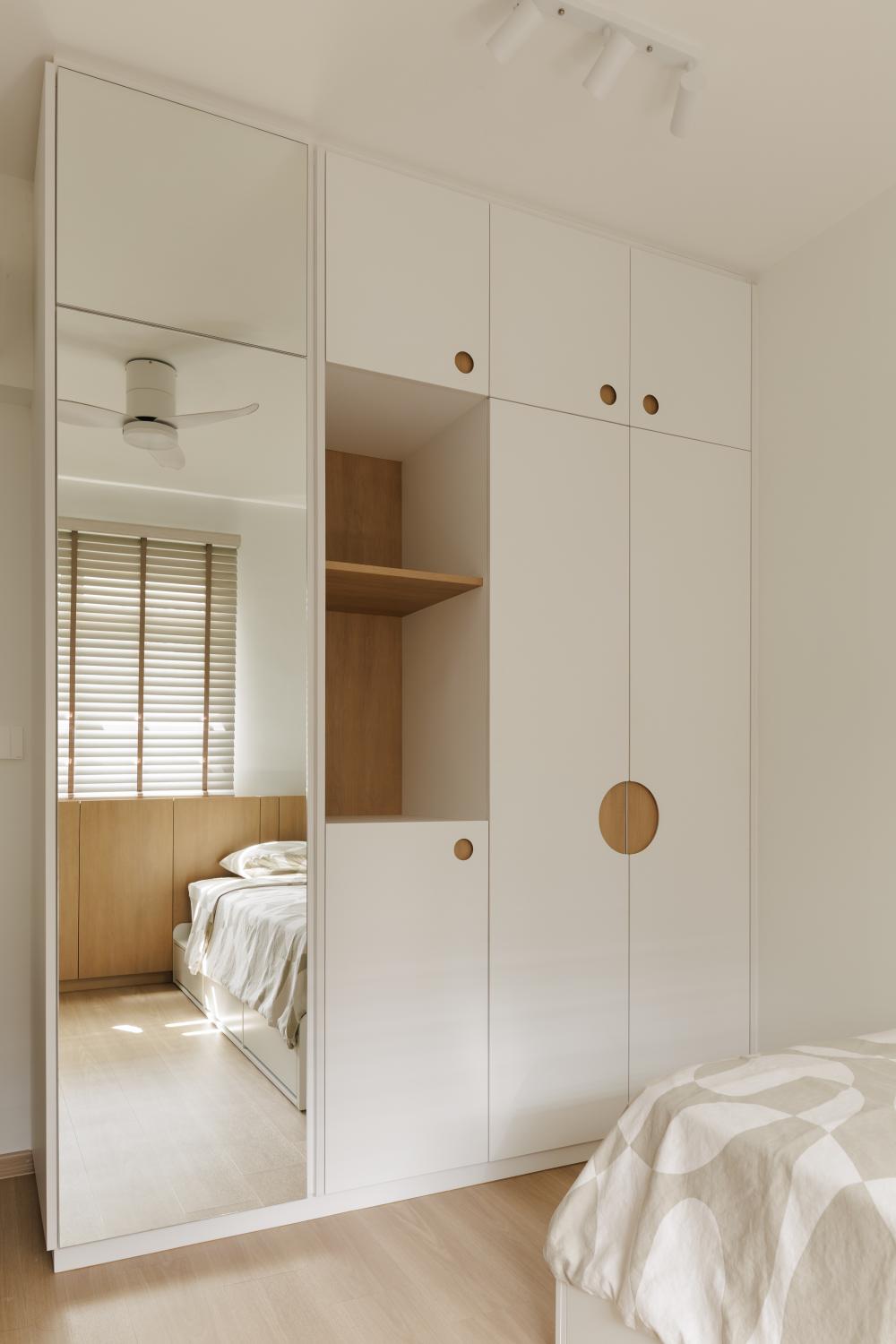 Minimalist Bedroom with Vinyl Flooring and Closet