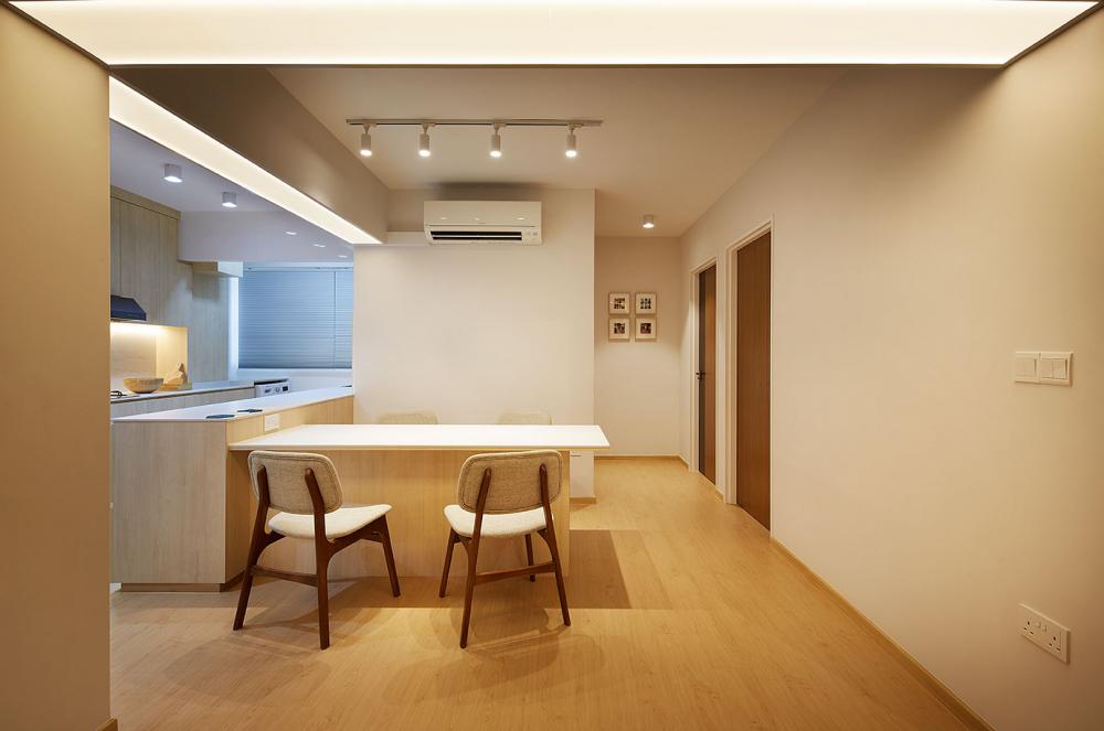 Minimalist Dining Room with Vinyl Flooring and Dining Table