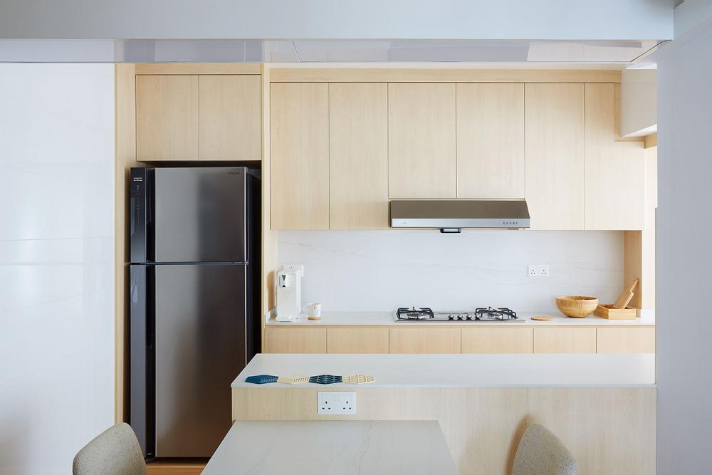 Minimalist Kitchen with Countertop and Open Kitchen