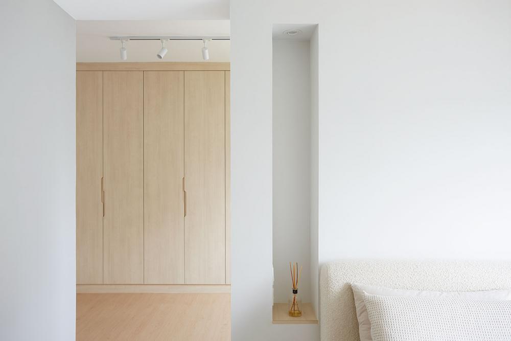 Minimalist Bedroom with Vinyl Flooring and Wardrobe