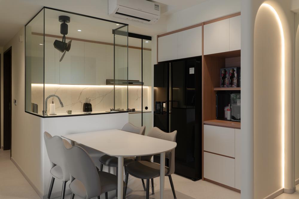 Modern Kitchen with Countertop and Wood Flooring