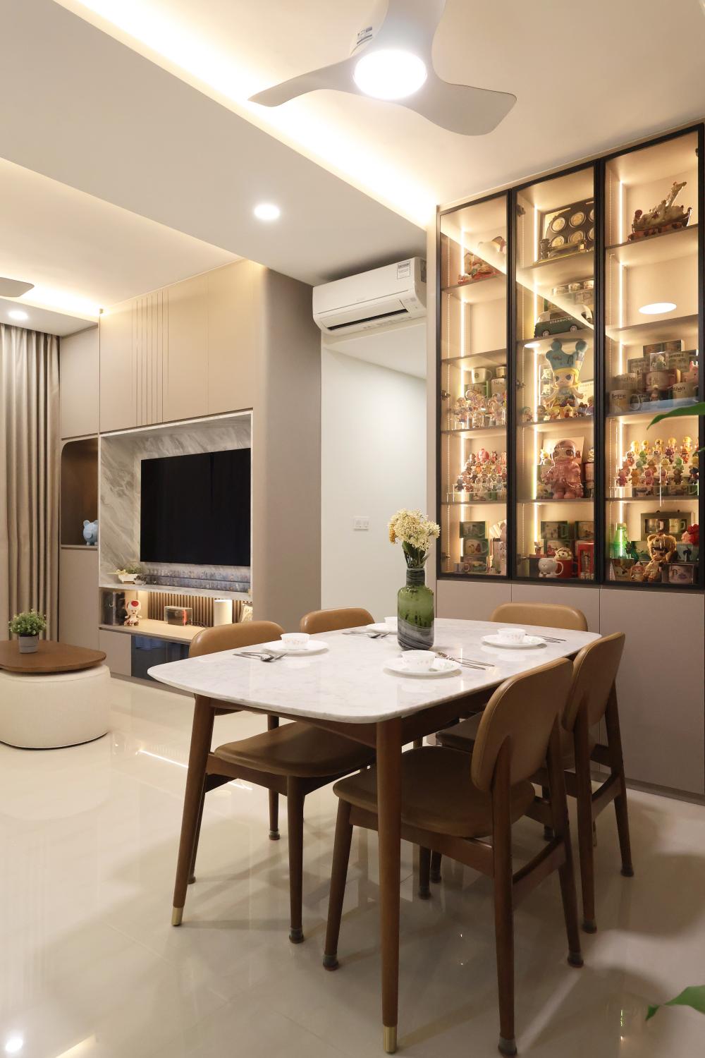 Minimalist Dining Room with Dining Table and Dining Chairs