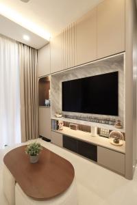 Minimalist Living Room at 4 Bedroom EC @ Yishun North Gaia