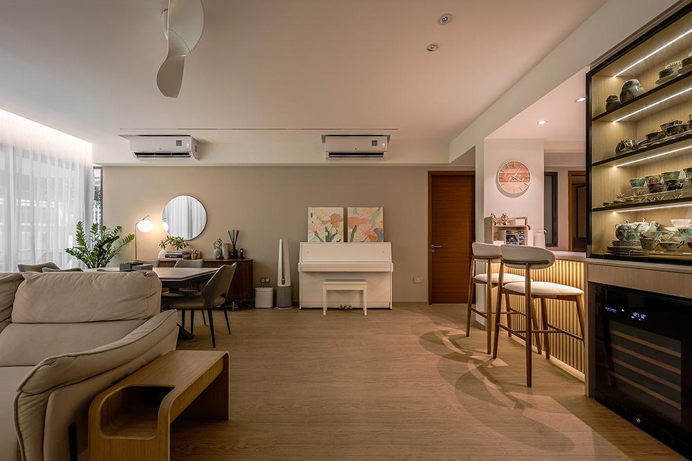 Scandinavian Living Room with Vinyl Flooring and Breakfast Counter