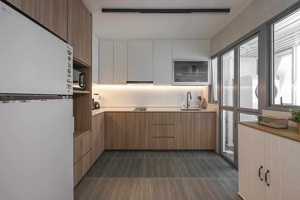 Scandinavian Kitchen with Countertop and Homogeneous Tiles