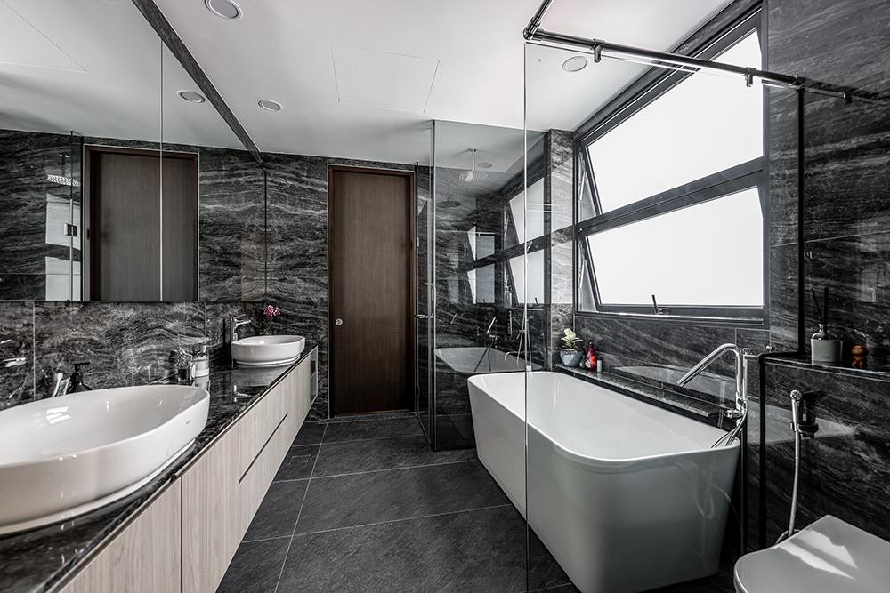 Modern Bathroom with Countertop and Homogeneous Tiles