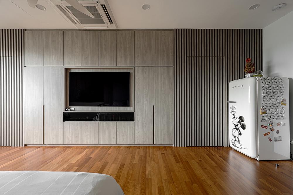 Modern Bedroom with Parquet Floor and TV Console