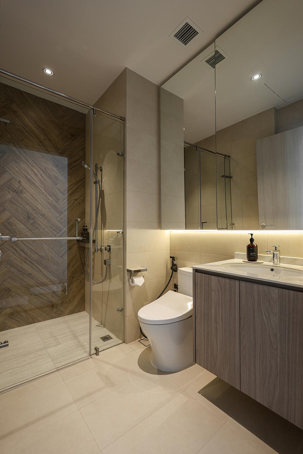 Modern Bathroom with Homogeneous Tiles and Mirror