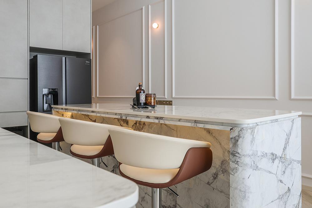 Modern Dining Room with Countertop and Open Kitchen