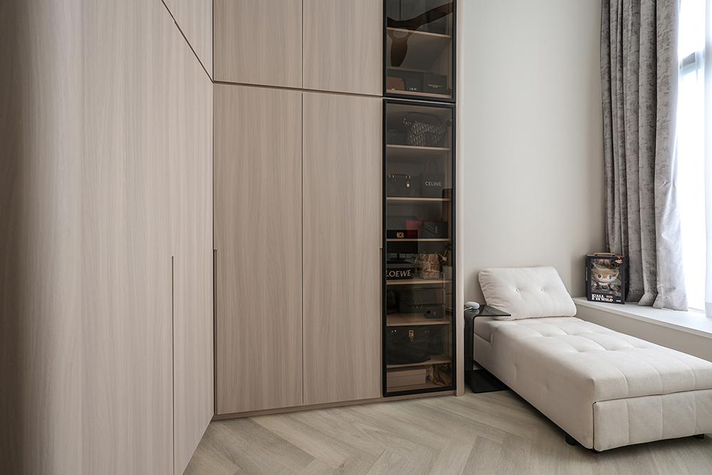 Modern Study with Vinyl Flooring and Wardrobe