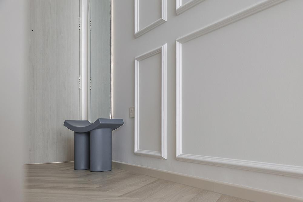 Modern Foyer with Vinyl Flooring and Feature Wall