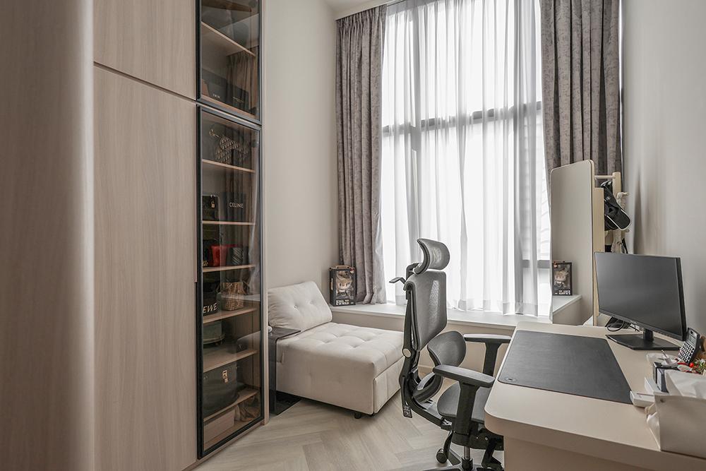 Modern Study with Vinyl Flooring and Wardrobe