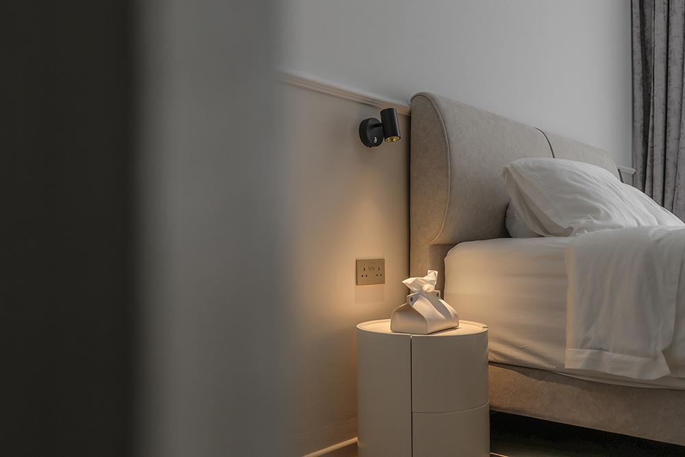 Modern Bedroom with Feature Wall and Lighting