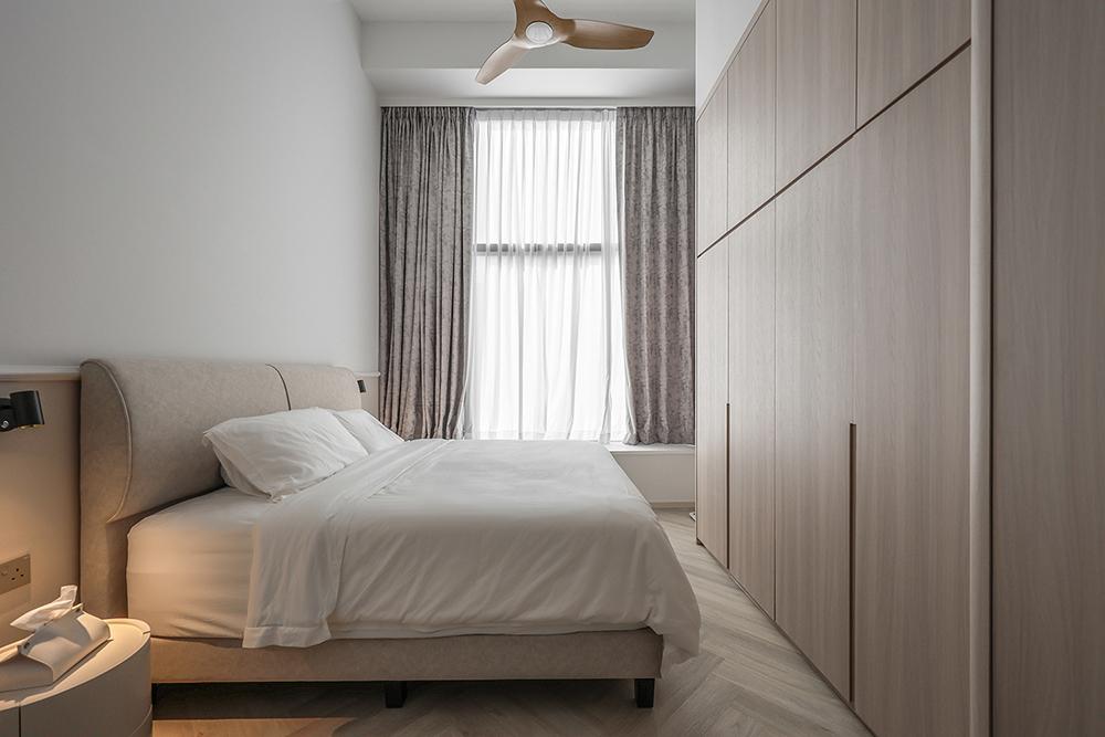Modern Bedroom with Vinyl Flooring and Wardrobe