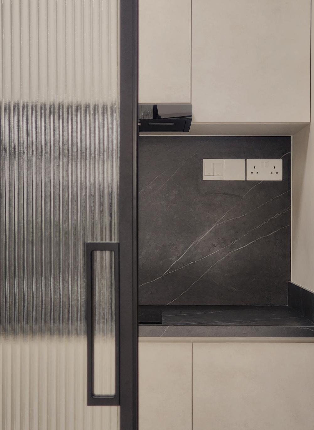 Minimalist Kitchen with Countertop and Kitchen Backsplash