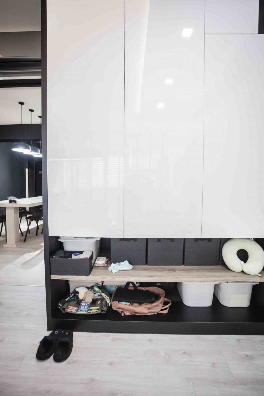Contemporary Entryway with Vinyl Flooring and Shoe Rack