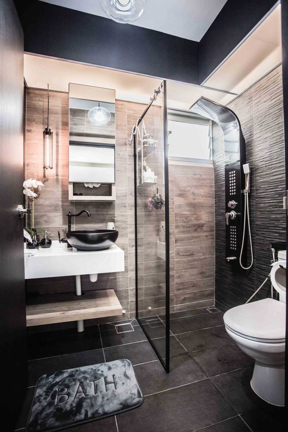 Contemporary Bathroom with Shower Screen and Rainshower