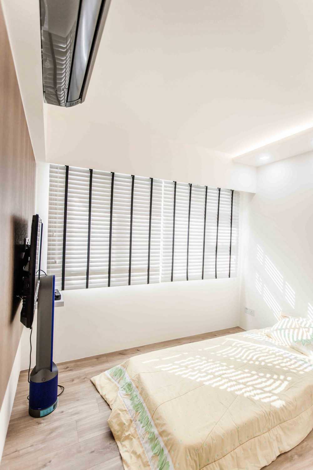 Contemporary Bedroom with Platform Bed and Vinyl Flooring