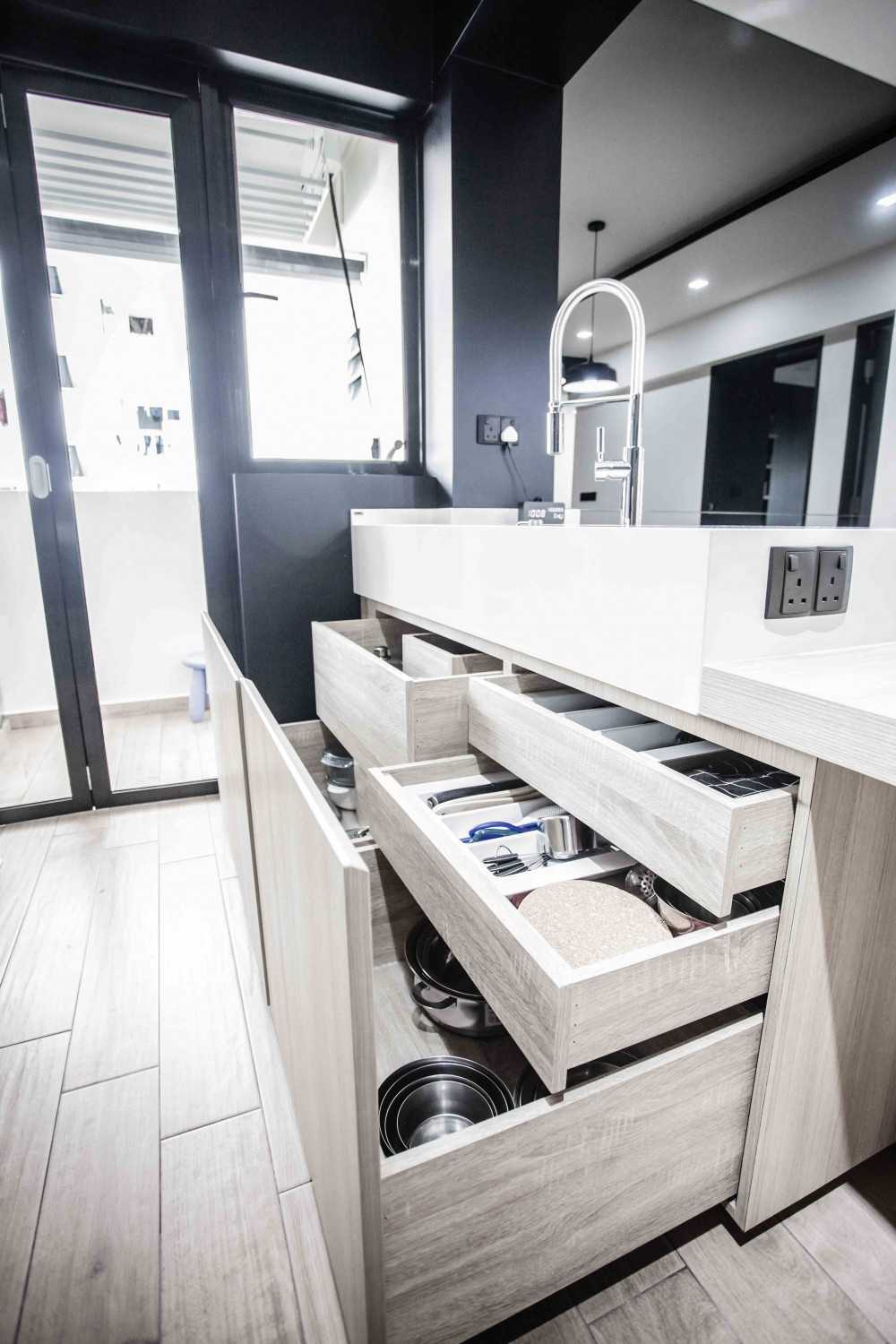Contemporary Kitchen with Kitchen Window and Kitchen Island