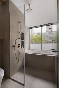 Modern Bathroom at Floridian