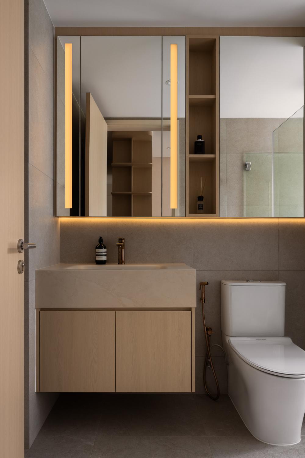 Modern Bathroom with Countertop and Homogeneous Tiles