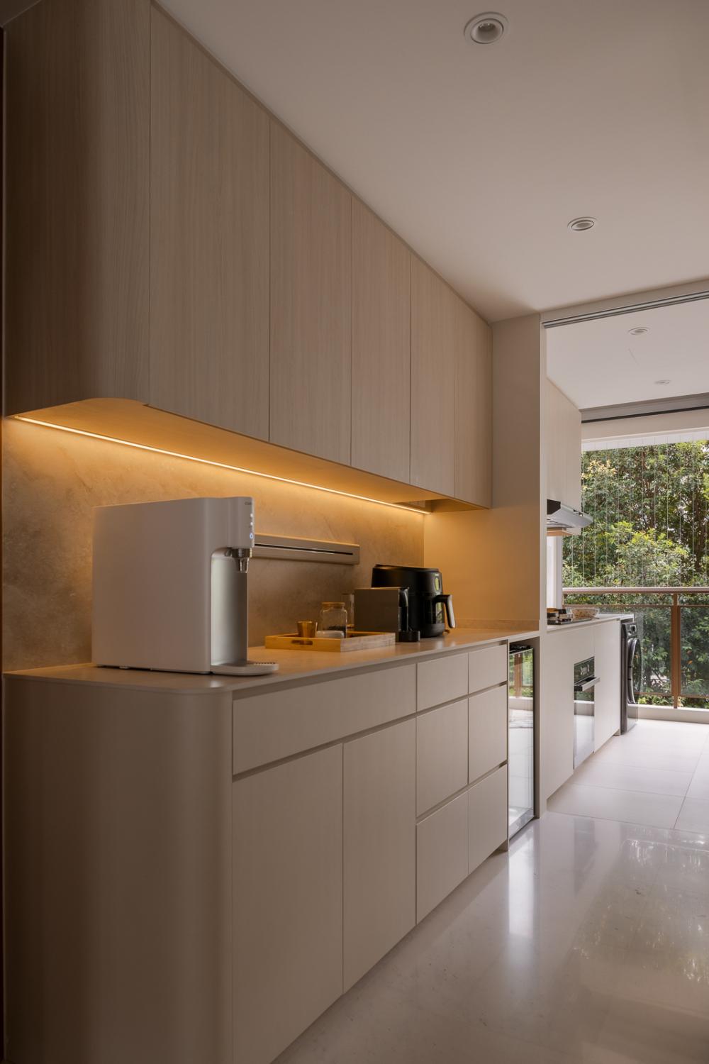 Modern Kitchen with Countertop and Homogeneous Tiles