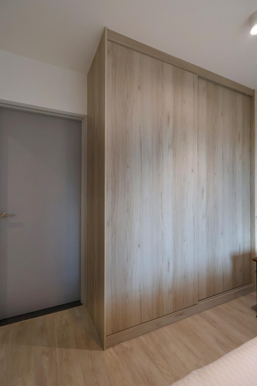 Contemporary Bedroom with Vinyl Flooring and Wardrobe