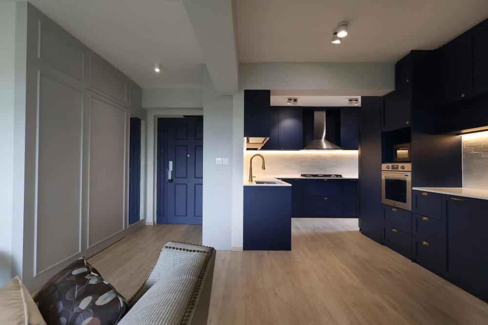 Contemporary Kitchen with Open Kitchen and Kitchen Accessories