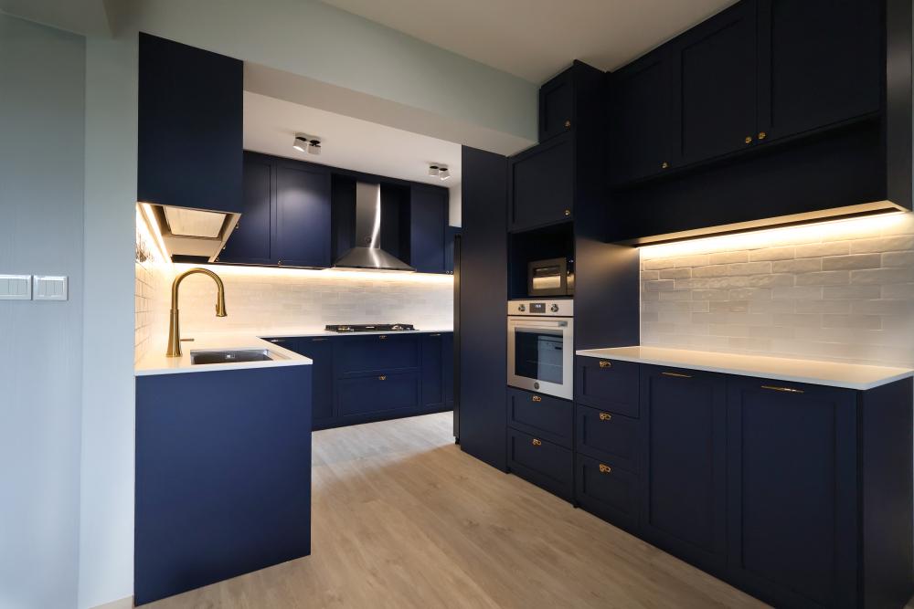 Contemporary Kitchen with Cupboard and Open Kitchen