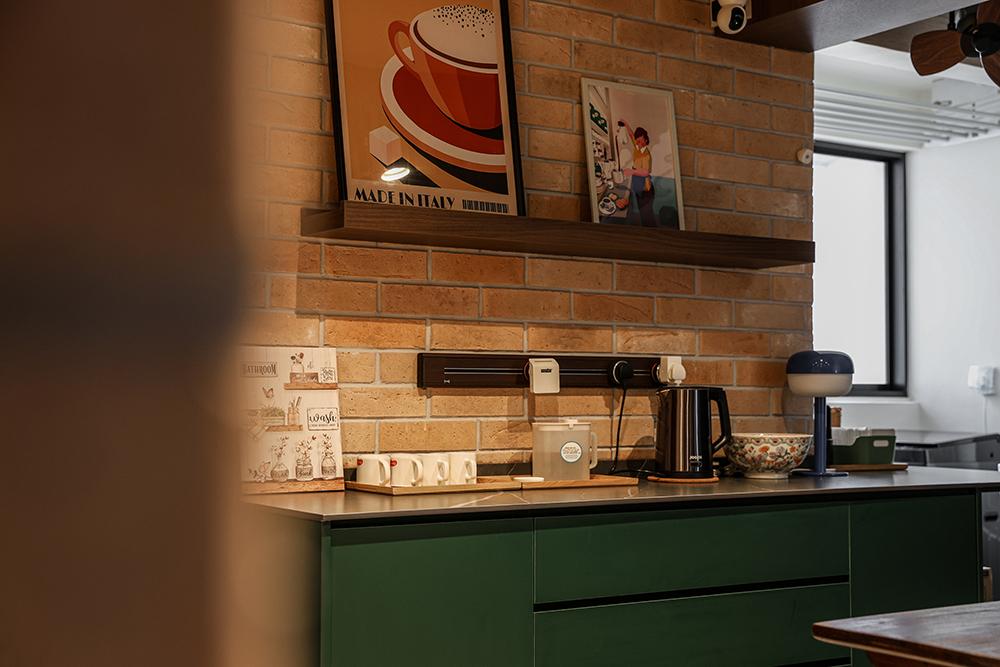 Eclectic Kitchen with Feature Wall and Open Kitchen