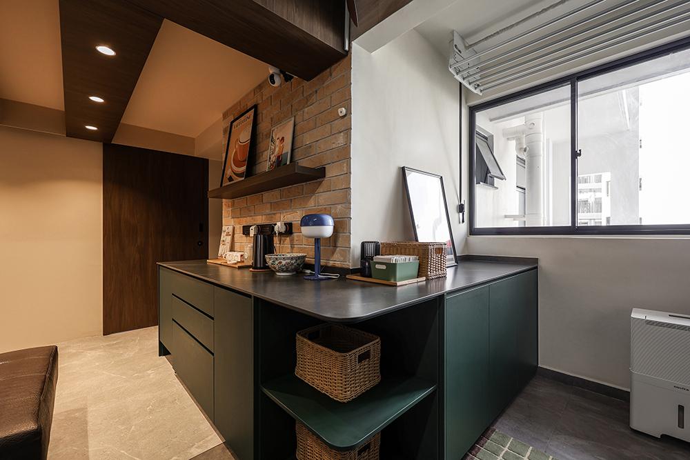 Eclectic Service Yard with Homogeneous Tiles and Storage Cabinets